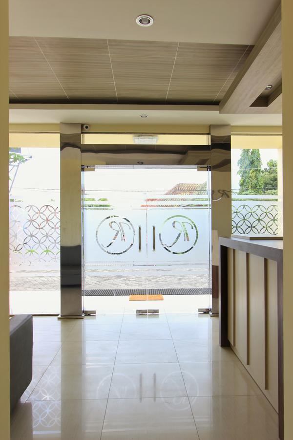 Rivisha Hotel Maguwo Exterior foto