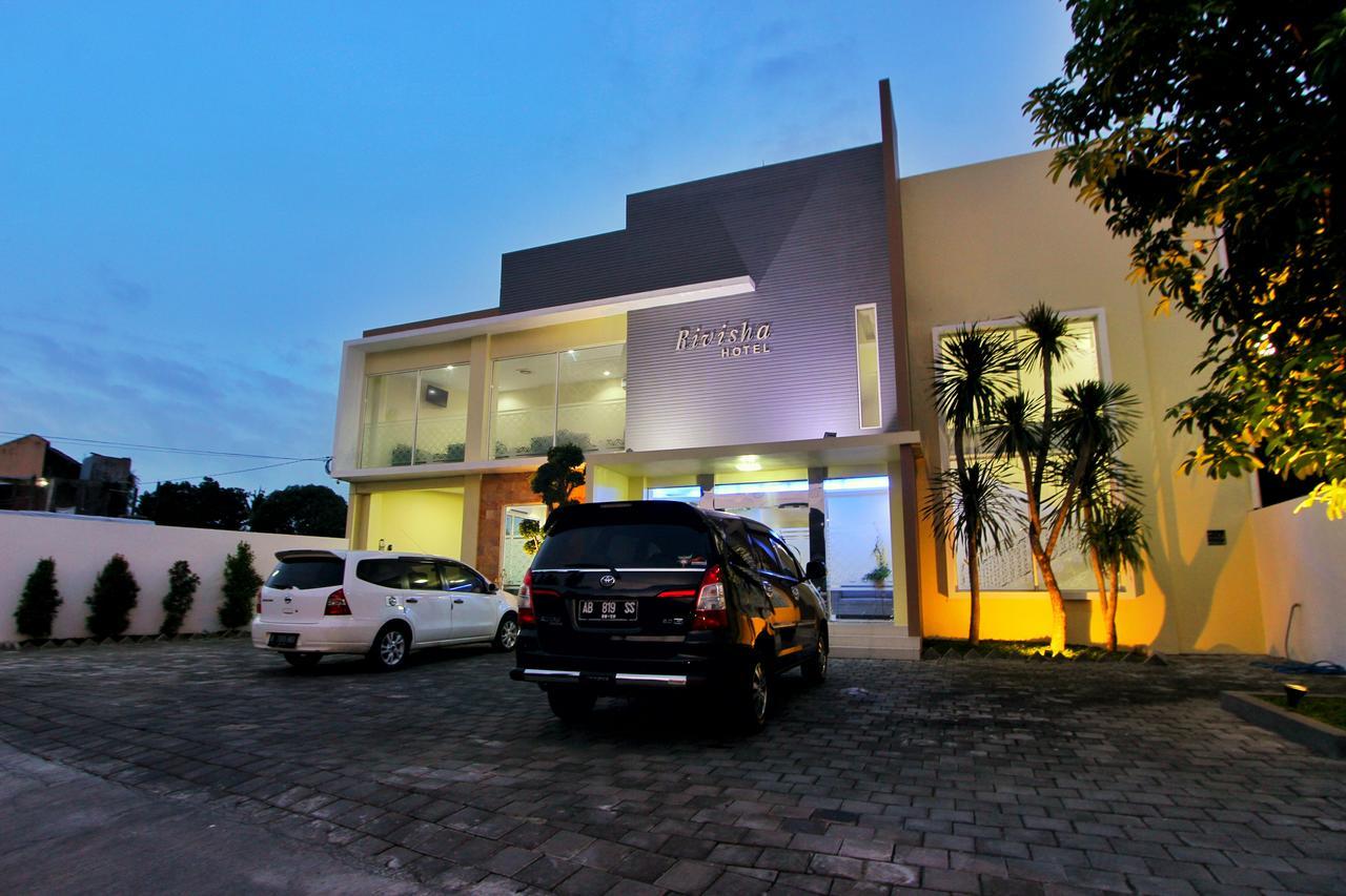 Rivisha Hotel Maguwo Exterior foto